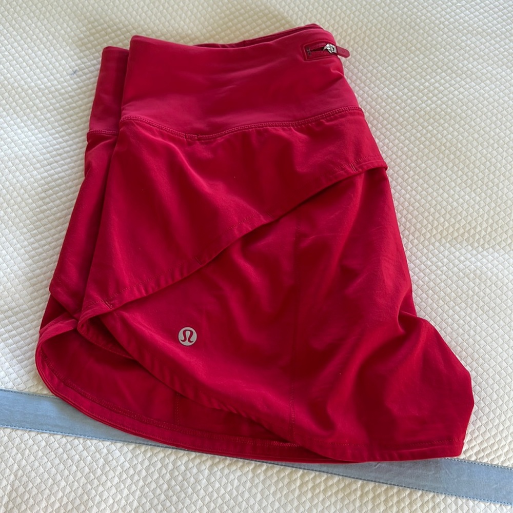 Lululemon shorts size 6